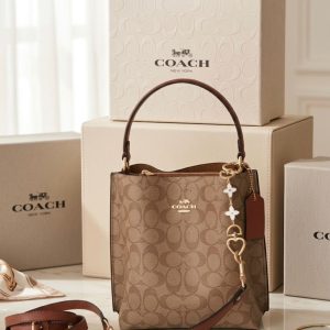 COACH CAFÉ